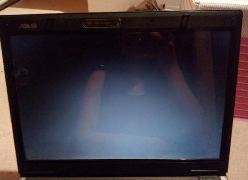 Ноутбук не включается, появился черный экран. Что делать!?